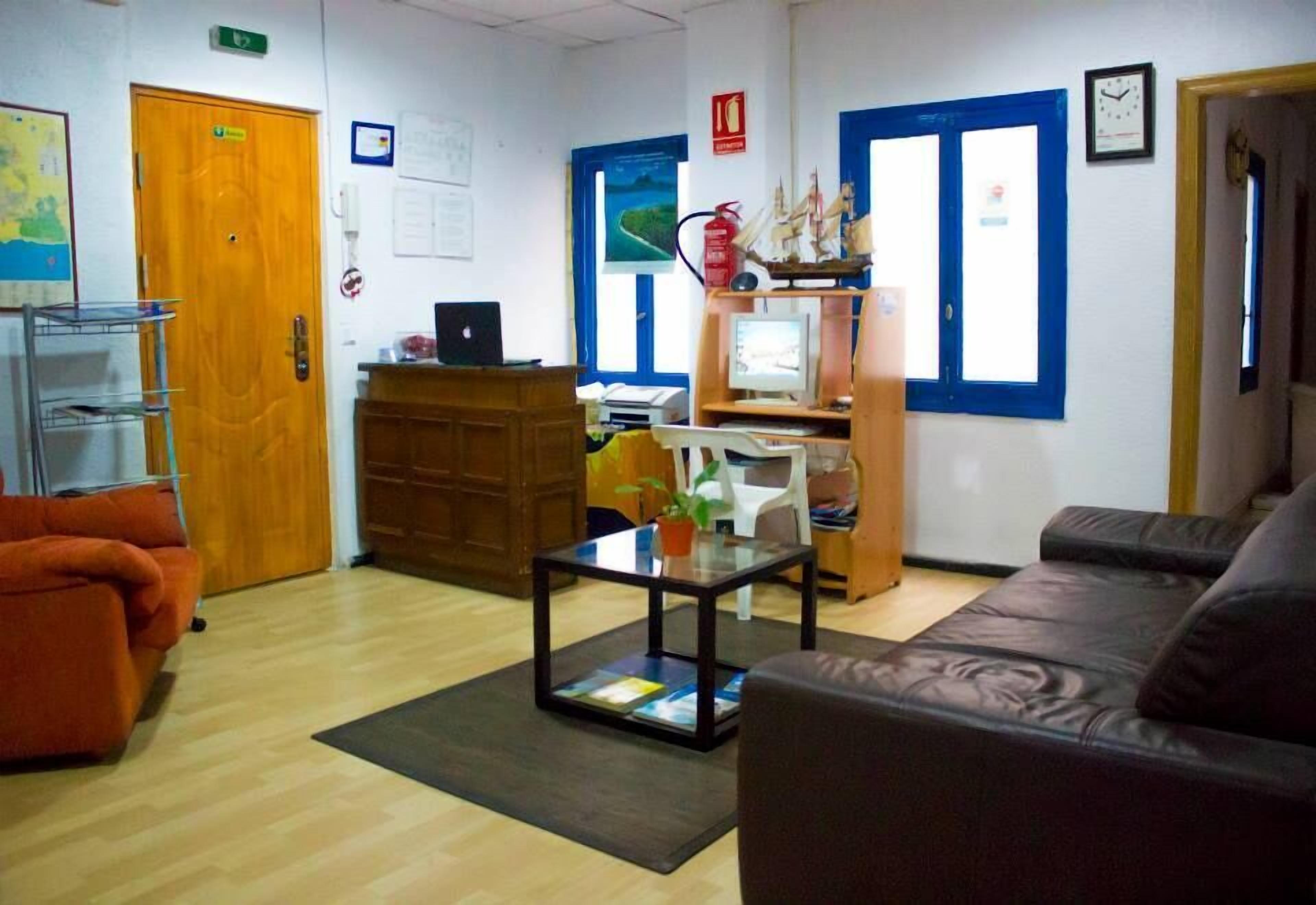 Pension Ayuntamiento - Alicante — Photos 1